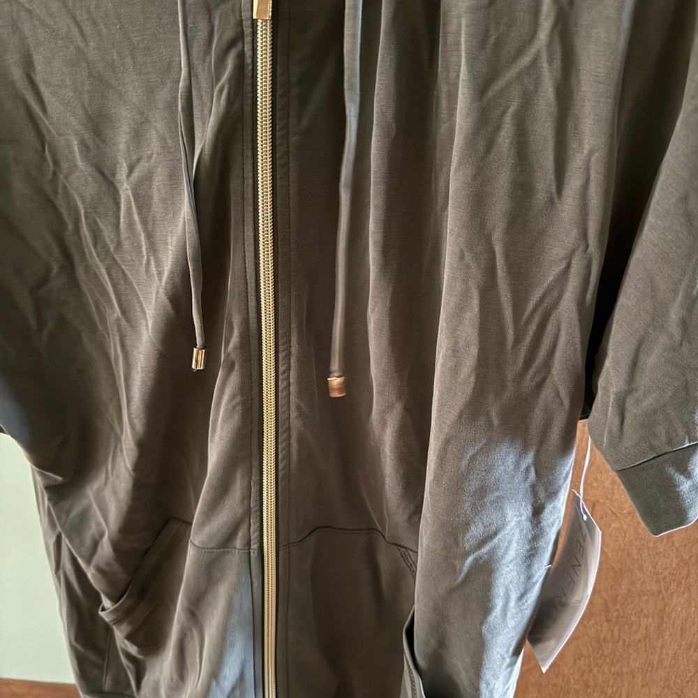 Chico's Zenergy Sandwashed Olive Short Sleeve Hoodie Jacket NWT size 00/XS2 - Picture 3 of 9